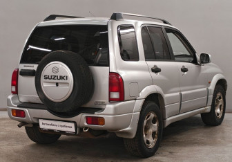 Подержанный автомобиль Suzuki Grand Vitara 2003 года (5 фото)
