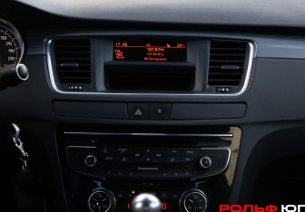 Подержанный автомобиль Peugeot 508 Sedan 2012 года (13 фото)
