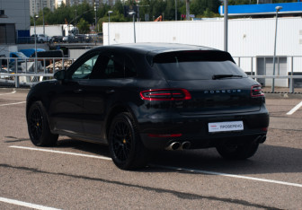 Подержанный автомобиль Porsche Macan 2017 года (7 фото)