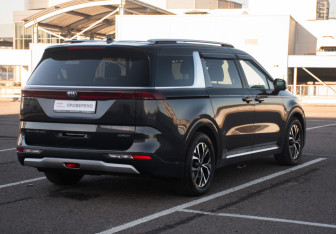 Подержанный автомобиль Kia Carnival 2021 года (5 фото)