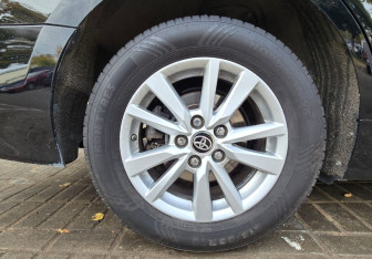 Подержанный автомобиль Toyota Camry Sedan 2020 года (16 фото)