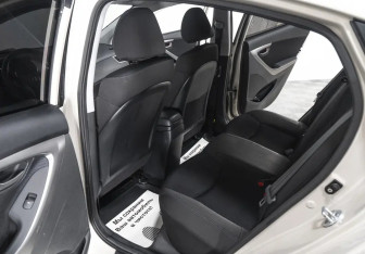 Подержанный автомобиль Hyundai Elantra Sedan 2012 года (11 фото)