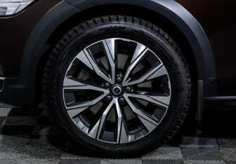 Подержанный автомобиль Volvo V90 Cross Country 2021 года (15 фото)