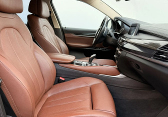 Подержанный автомобиль BMW X6 2015 года (10 фото)