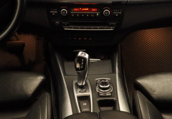 Подержанный автомобиль BMW X5 2012 года (9 фото)