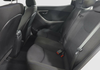 Подержанный автомобиль Hyundai Elantra Sedan 2013 года (11 фото)