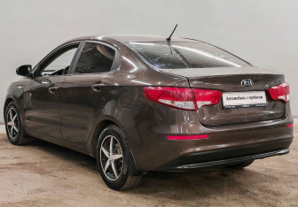 Подержанный автомобиль Kia Rio Sedan 2015 года (7 фото)