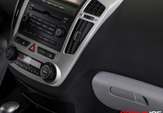 Подержанный автомобиль Kia Ceed Hatchback 2008 года (15 фото)