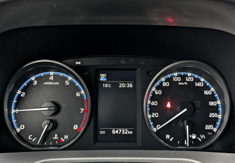 Подержанный автомобиль Toyota RAV4 2019 года (16 фото)