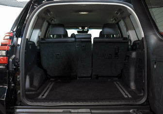 Подержанный автомобиль Toyota Land Cruiser Prado 2018 года (12 фото)