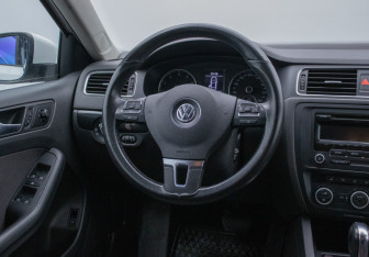Подержанный автомобиль Volkswagen Jetta Sedan 2012 года (15 фото)