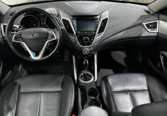 Подержанный автомобиль Hyundai Veloster 2013 года (11 фото)
