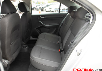 Подержанный автомобиль Skoda Rapid Liftback 2014 года (8 фото)