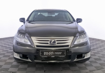 Подержанный автомобиль Lexus LS 2011 года (2 фото)