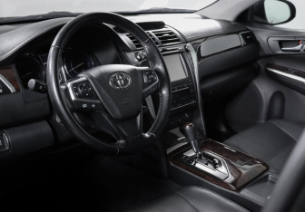 Подержанный автомобиль Toyota Camry Sedan 2015 года (14 фото)