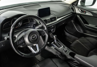 Подержанный автомобиль Mazda 3 Hatchback 2018 года (7 фото)