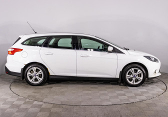 Подержанный автомобиль Ford Focus Wagon 2012 года (4 фото)