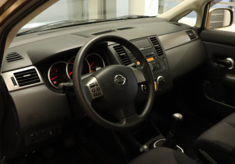 Подержанный автомобиль Nissan Tiida Sedan 2008 года (7 фото)