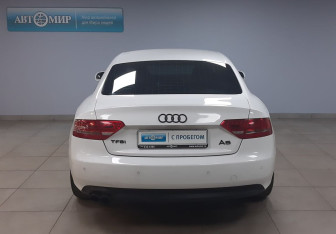 Подержанный автомобиль Audi A5 Coupe 2010 года (6 фото)