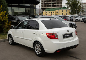 Подержанный автомобиль Kia Rio Sedan 2011 года (5 фото)