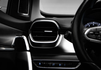 Подержанный автомобиль Geely Coolray 2020 года (13 фото)