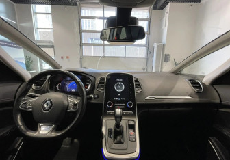 Подержанный автомобиль Renault Scenic 2018 года (11 фото)
