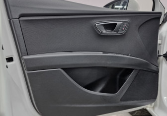 Подержанный автомобиль SEAT Leon Hatchback 2013 года (19 фото)