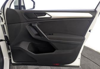 Подержанный автомобиль Volkswagen Tiguan 2020 года (25 фото)