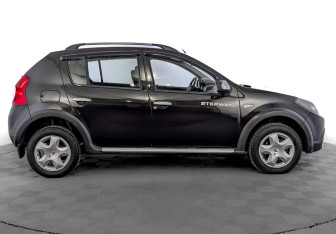 Подержанный автомобиль Renault Sandero 2011 года (4 фото)