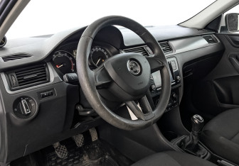 Подержанный автомобиль Skoda Rapid Liftback 2019 года (15 фото)