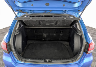 Подержанный автомобиль Kia Rio Hatchback 2019 года (10 фото)