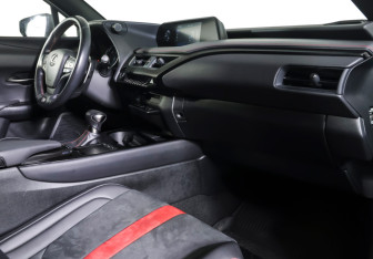 Подержанный автомобиль Lexus UX 2019 года (10 фото)
