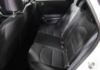 Подержанный автомобиль Kia Ceed Hatchback 2020 года (10 фото)