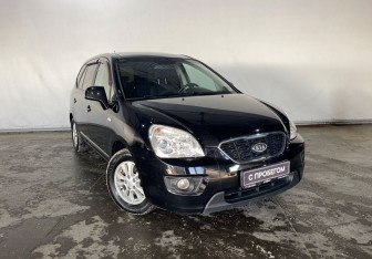 Подержанный автомобиль Kia Carens 2011 года (3 фото)