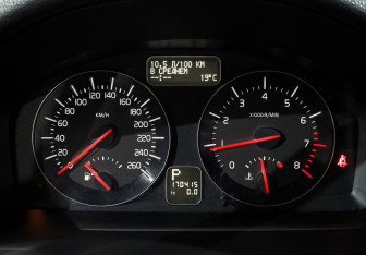 Подержанный автомобиль Volvo C30 2011 года (16 фото)