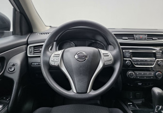 Подержанный автомобиль Nissan Qashqai 2016 года (12 фото)
