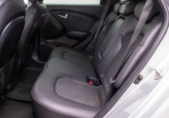 Подержанный автомобиль Hyundai ix35 2010 года (11 фото)