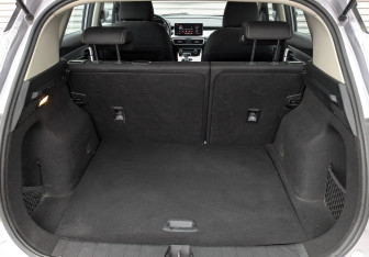 Подержанный автомобиль Geely Coolray 2022 года (10 фото)