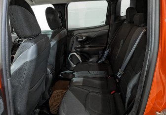 Подержанный автомобиль Jeep Renegade 2016 года (18 фото)