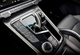 Подержанный автомобиль Geely Atlas Pro 2024 года (26 фото)