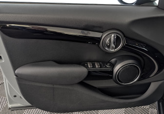 Подержанный автомобиль MINI Hatch 2020 года (19 фото)