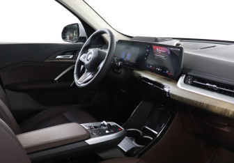 Подержанный автомобиль BMW X1 2023 года (9 фото)