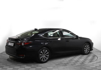 Подержанный автомобиль Lexus ES 2018 года (5 фото)