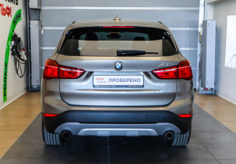 Подержанный автомобиль BMW X1 2016 года (5 фото)