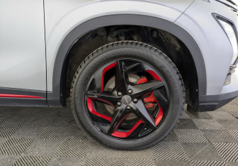 Подержанный автомобиль Omoda C5 2023 года (18 фото)