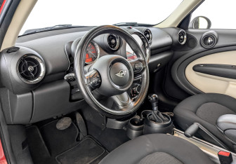 Подержанный автомобиль MINI Countryman 2015 года (16 фото)