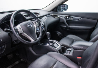 Подержанный автомобиль Nissan X-Trail 2015 года (9 фото)