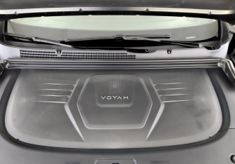 Подержанный автомобиль Voyah Dream 2024 года (9 фото)