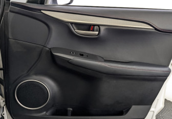 Подержанный автомобиль Lexus NX 2015 года (25 фото)