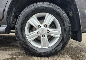 Подержанный автомобиль Toyota Land Cruiser Suv 2014 года (23 фото)